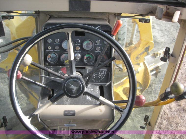 image for item 3142 1984 John Deere 770A motor grader