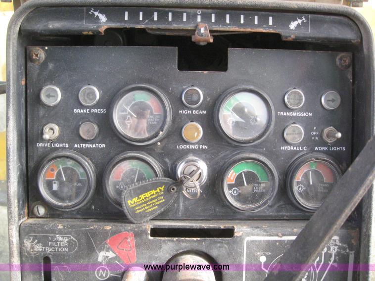 image for item 3142 1984 John Deere 770A motor grader