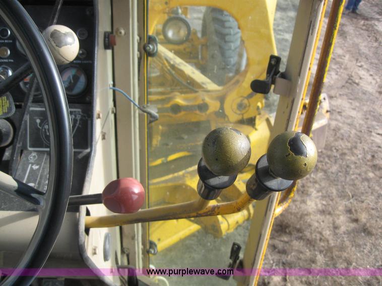 image for item 3142 1984 John Deere 770A motor grader