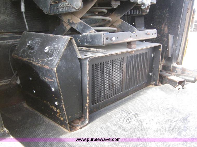 image for item 3142 1984 John Deere 770A motor grader