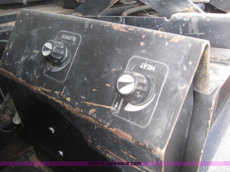 image for item 3142 1984 John Deere 770A motor grader