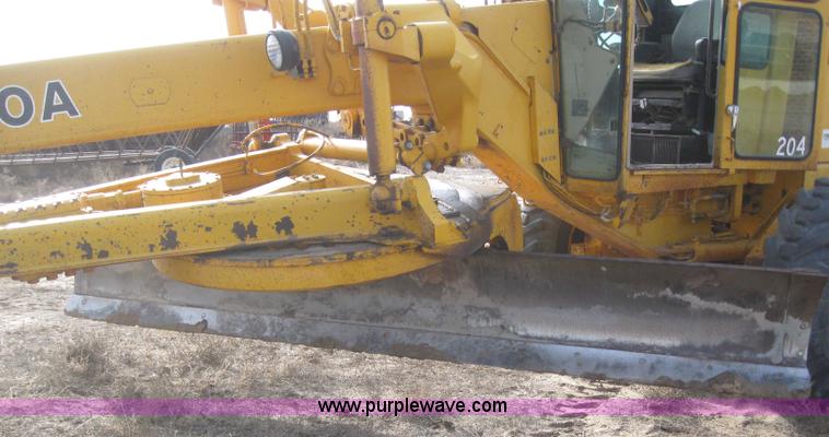 image for item 3142 1984 John Deere 770A motor grader