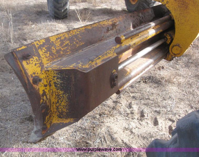 image for item 3142 1984 John Deere 770A motor grader