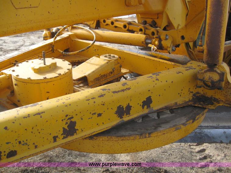 image for item 3142 1984 John Deere 770A motor grader