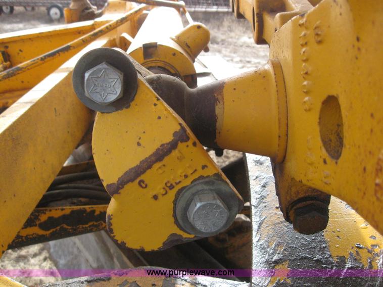 image for item 3142 1984 John Deere 770A motor grader