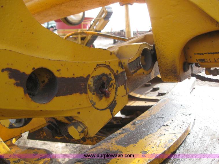 image for item 3142 1984 John Deere 770A motor grader