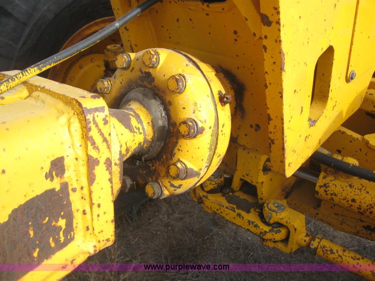 image for item 3142 1984 John Deere 770A motor grader