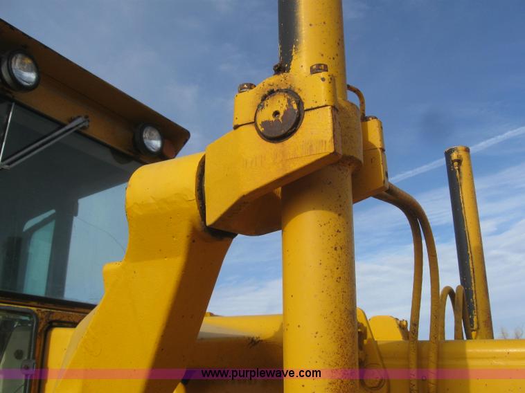 image for item 3142 1984 John Deere 770A motor grader