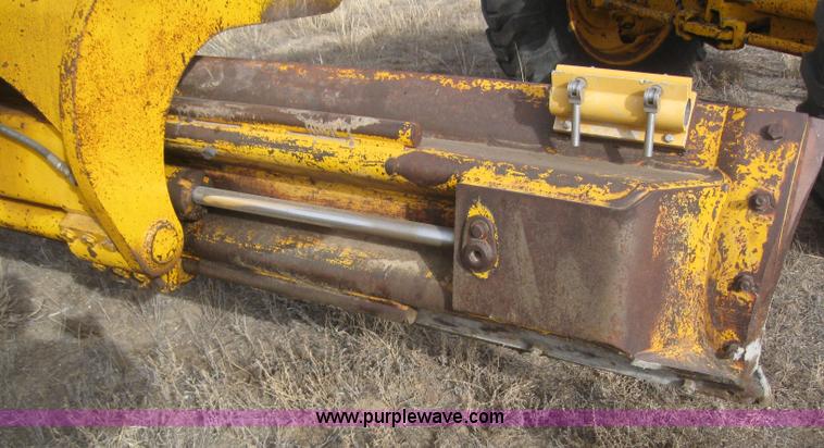 image for item 3142 1984 John Deere 770A motor grader