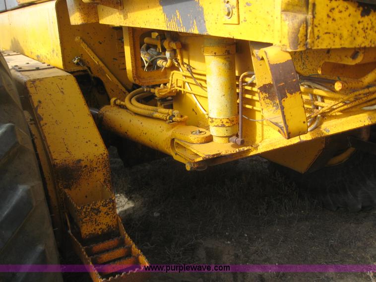 image for item 3142 1984 John Deere 770A motor grader