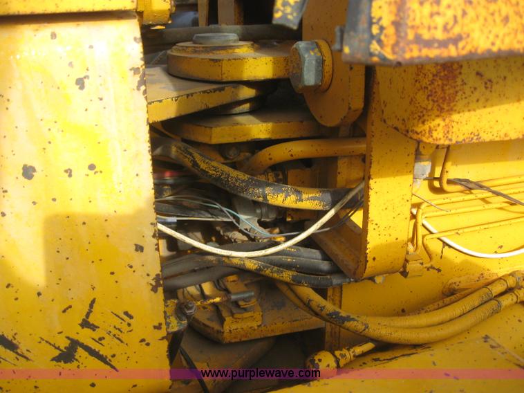 image for item 3142 1984 John Deere 770A motor grader
