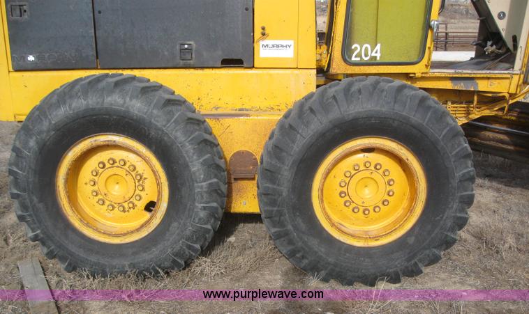 image for item 3142 1984 John Deere 770A motor grader