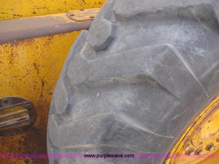 image for item 3142 1984 John Deere 770A motor grader