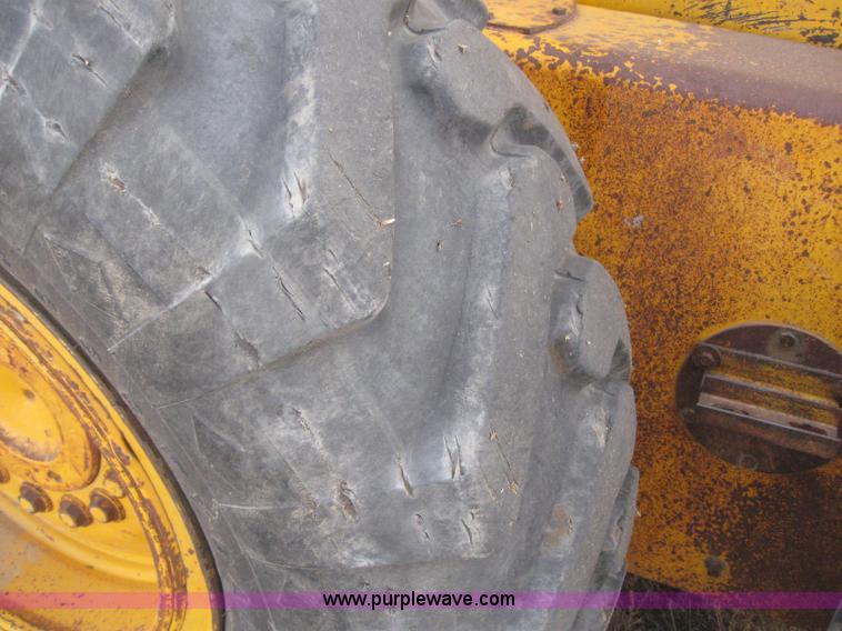 image for item 3142 1984 John Deere 770A motor grader