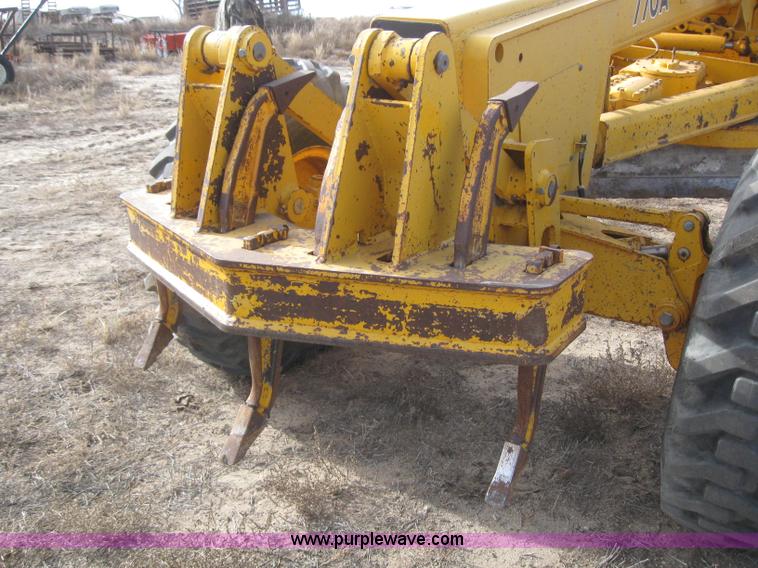 image for item 3142 1984 John Deere 770A motor grader