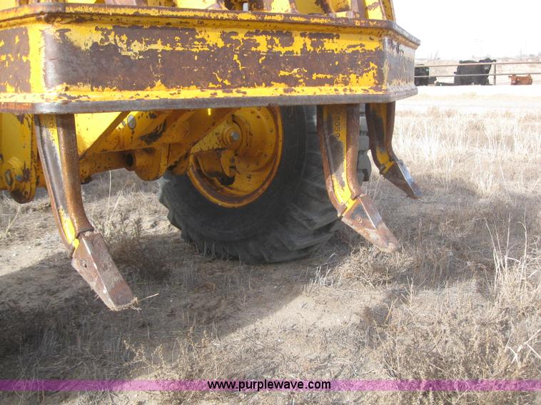 image for item 3142 1984 John Deere 770A motor grader