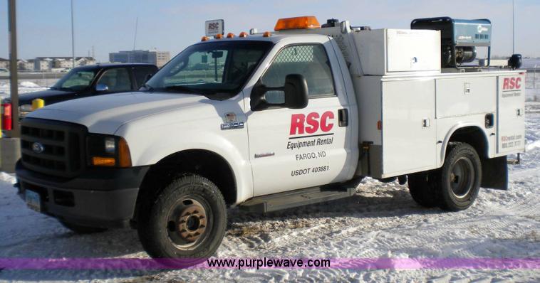 image for item 3260 2006 Ford F-350 Super Duty pickup truck