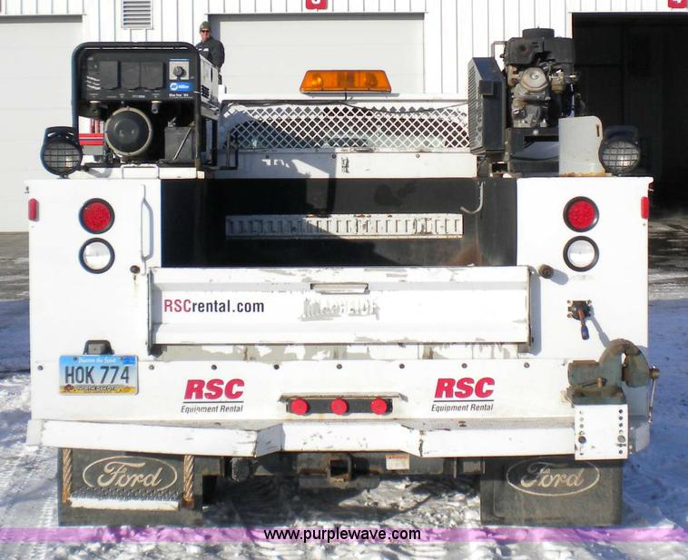 image for item 3260 2006 Ford F-350 Super Duty pickup truck