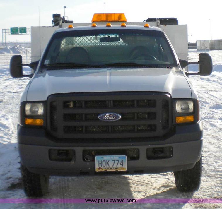 image for item 3260 2006 Ford F-350 Super Duty pickup truck