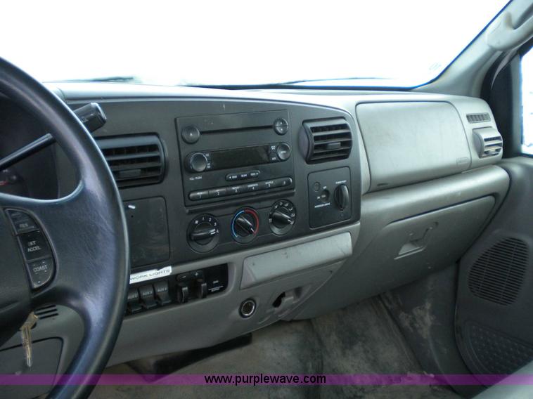 image for item 3260 2006 Ford F-350 Super Duty pickup truck