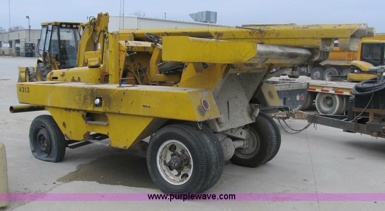 image for item 3598 1992 GMC MH42A Hydra-hammer