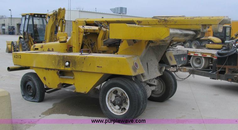 image for item 3598 1992 GMC MH42A Hydra-hammer