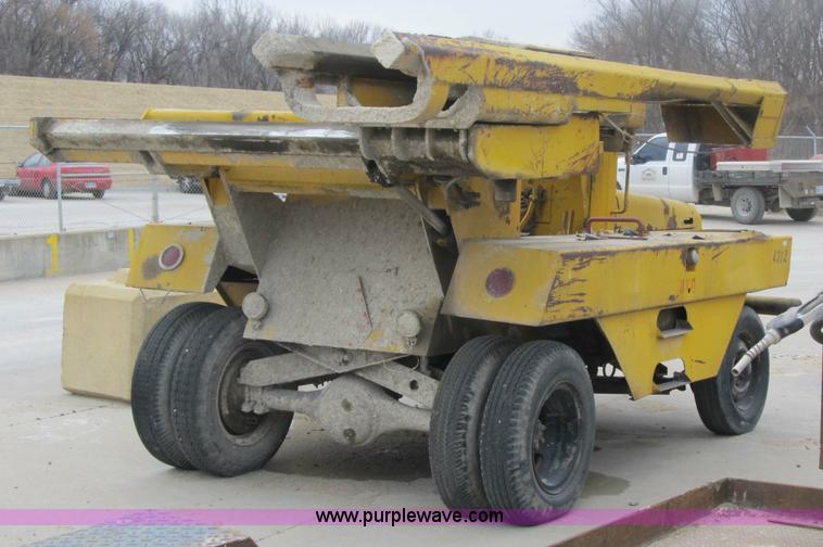 image for item 3598 1992 GMC MH42A Hydra-hammer