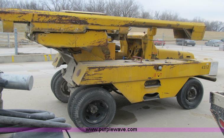 image for item 3598 1992 GMC MH42A Hydra-hammer