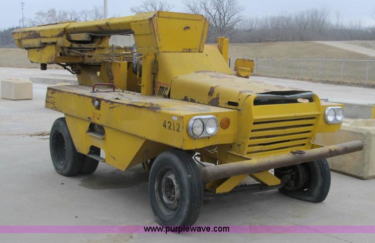 image for item 3598 1992 GMC MH42A Hydra-hammer