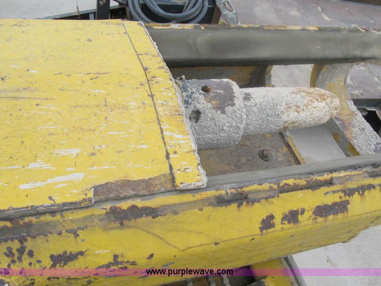 image for item 3598 1992 GMC MH42A Hydra-hammer