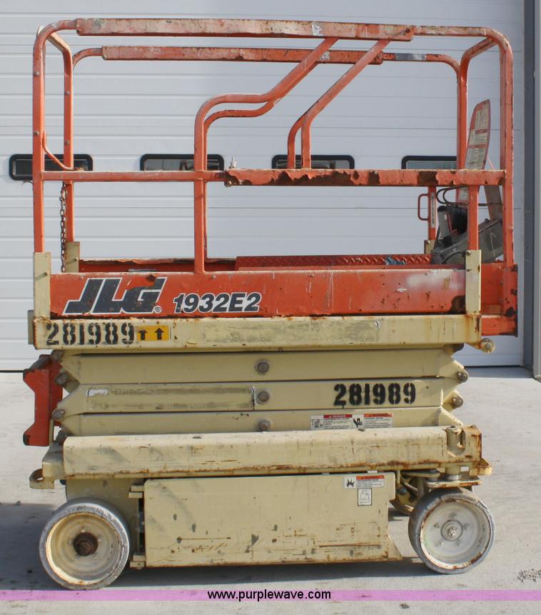 image for item 4923 2001 JLG 1932E2 scissor lift