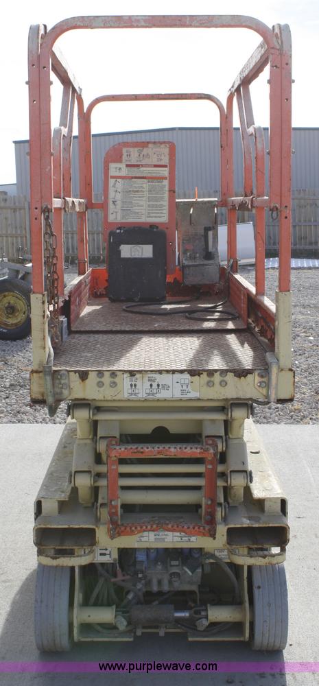 image for item 4923 2001 JLG 1932E2 scissor lift