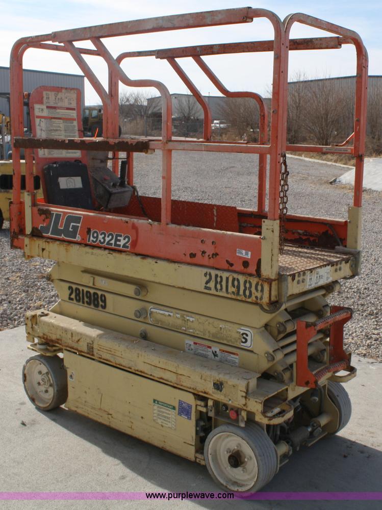 image for item 4923 2001 JLG 1932E2 scissor lift