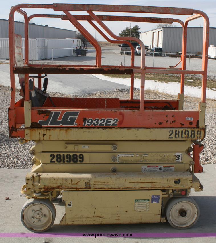 image for item 4923 2001 JLG 1932E2 scissor lift