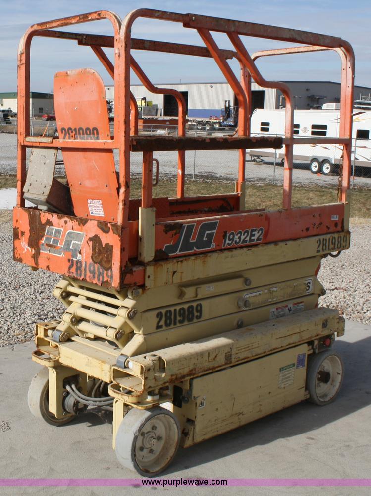image for item 4923 2001 JLG 1932E2 scissor lift