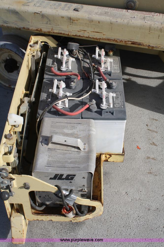 image for item 4923 2001 JLG 1932E2 scissor lift