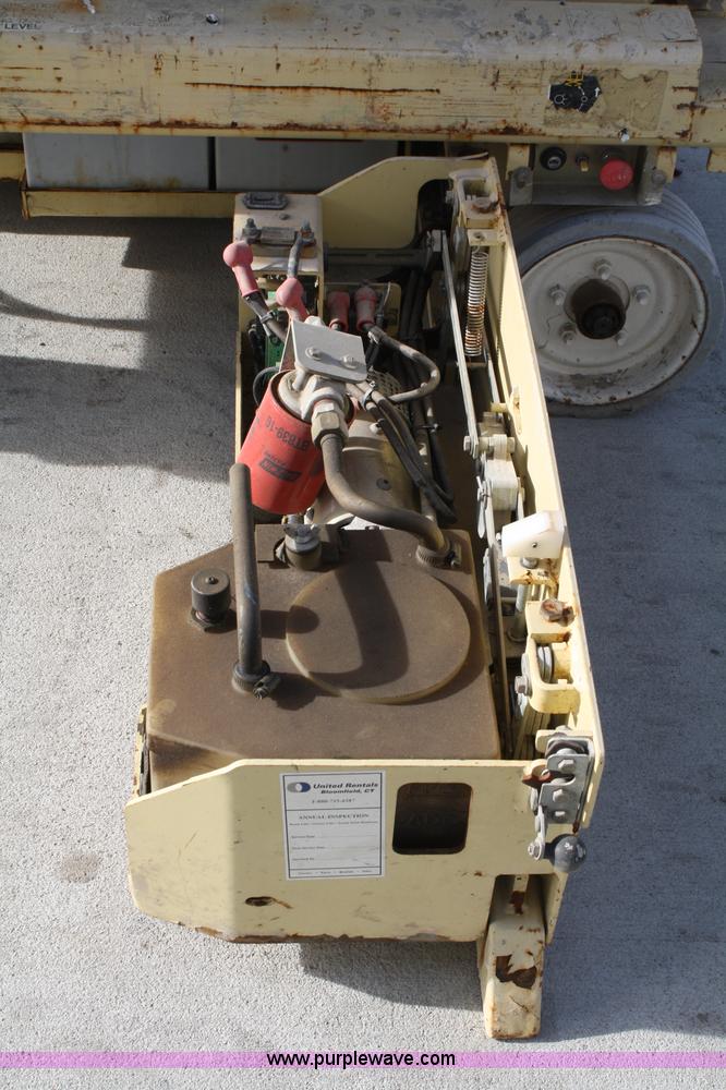 image for item 4923 2001 JLG 1932E2 scissor lift