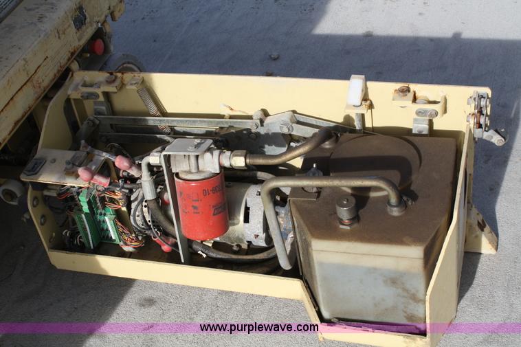 image for item 4923 2001 JLG 1932E2 scissor lift