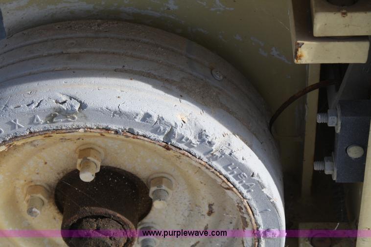 image for item 4923 2001 JLG 1932E2 scissor lift