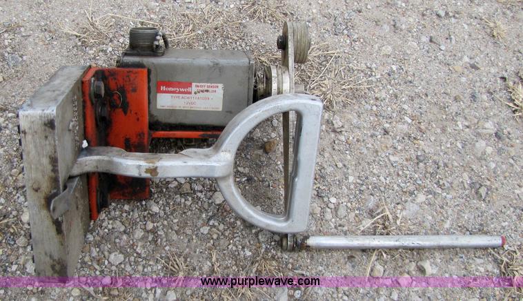 image for item 5218 Layton D-550