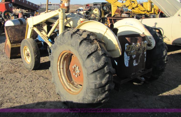 image for item 5232 Ford 4000HD industrial tractor with loader