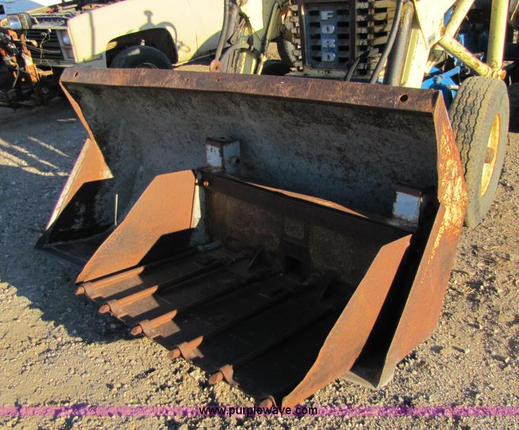 image for item 5232 Ford 4000HD industrial tractor with loader