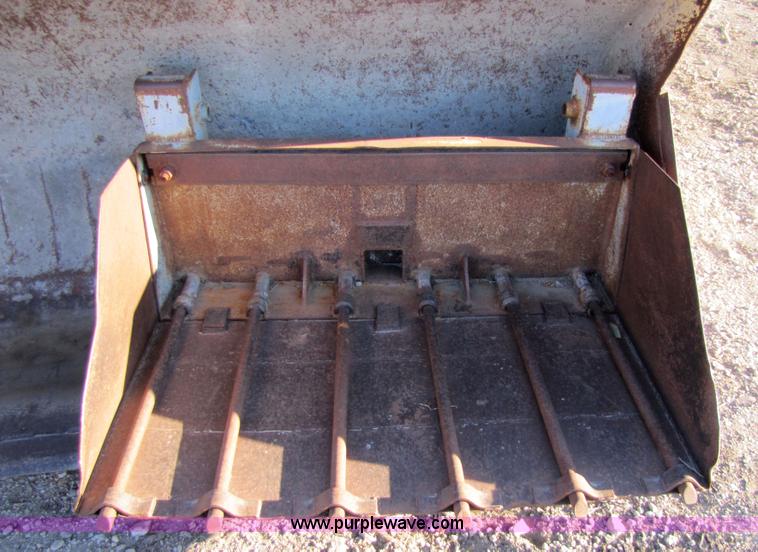 image for item 5232 Ford 4000HD industrial tractor with loader