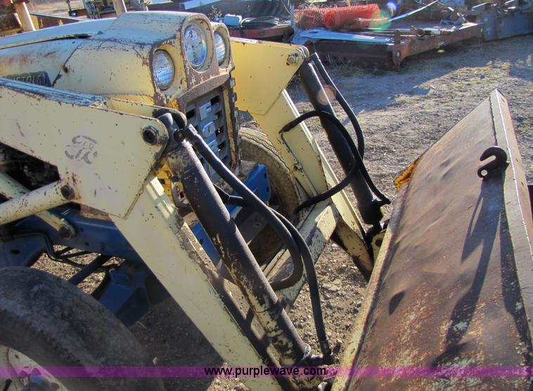 image for item 5232 Ford 4000HD industrial tractor with loader