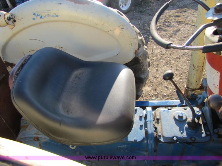 image for item 5232 Ford 4000HD industrial tractor with loader