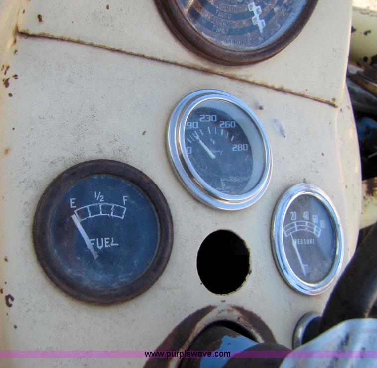 image for item 5232 Ford 4000HD industrial tractor with loader