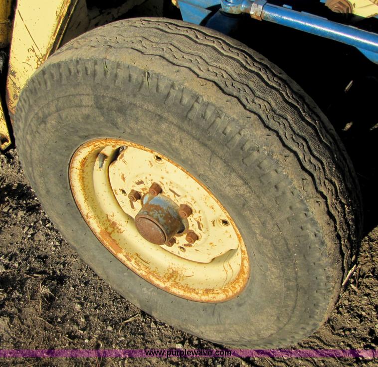 image for item 5232 Ford 4000HD industrial tractor with loader