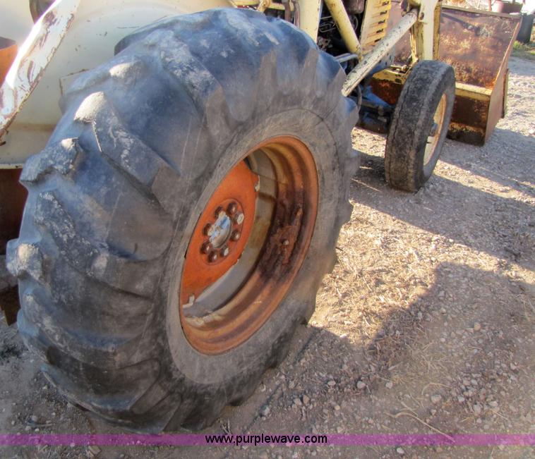 image for item 5232 Ford 4000HD industrial tractor with loader