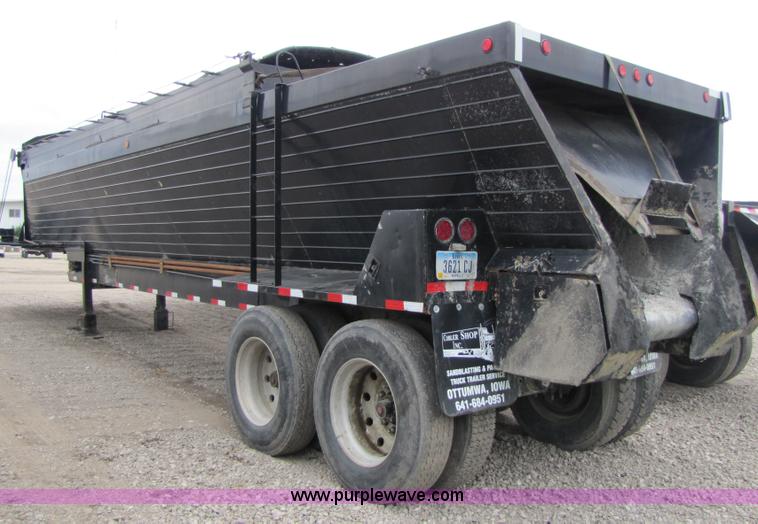 image for item 5814 1996 Flowboy 42' belt trailer