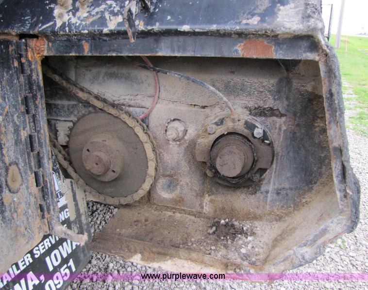 image for item 5814 1996 Flowboy 42' belt trailer